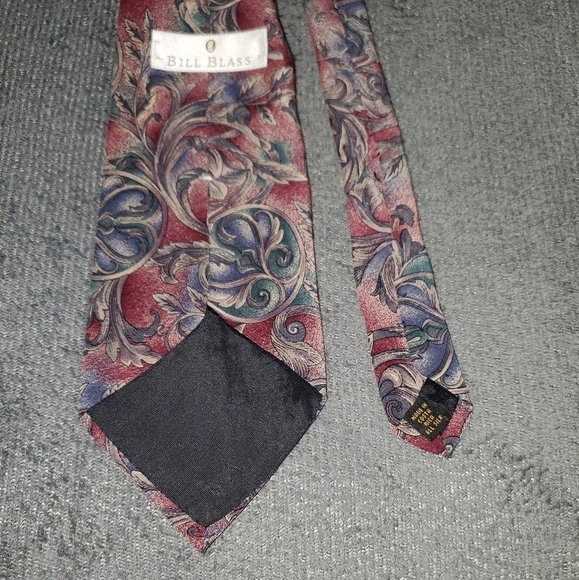 RED TIE WITH FLORAL PATTERN NEW - Picture 6 of 7